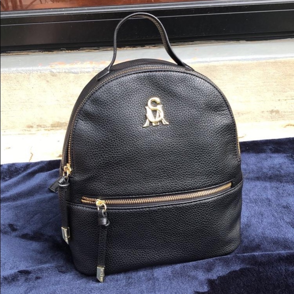 I am selling a mini bag, very cute, nice in size!